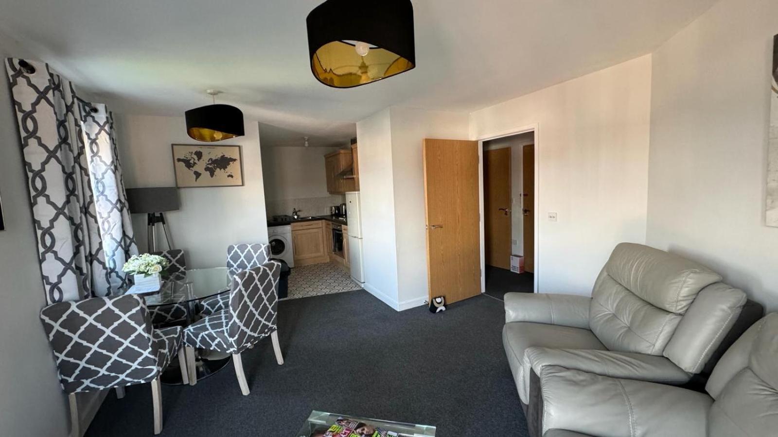 Spacious 1 Bedroom Apartment In Wigan Shevington Exterior photo